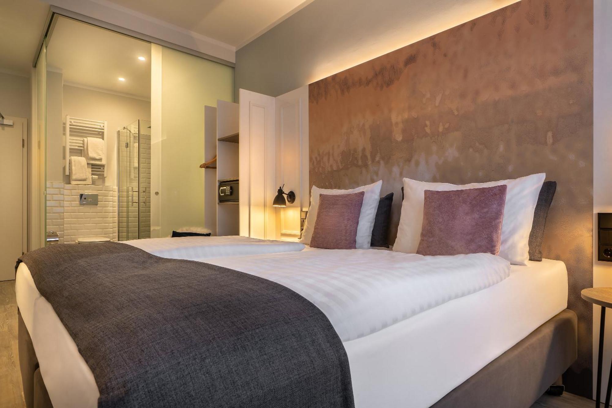 Standard Queen Room Kitchenette